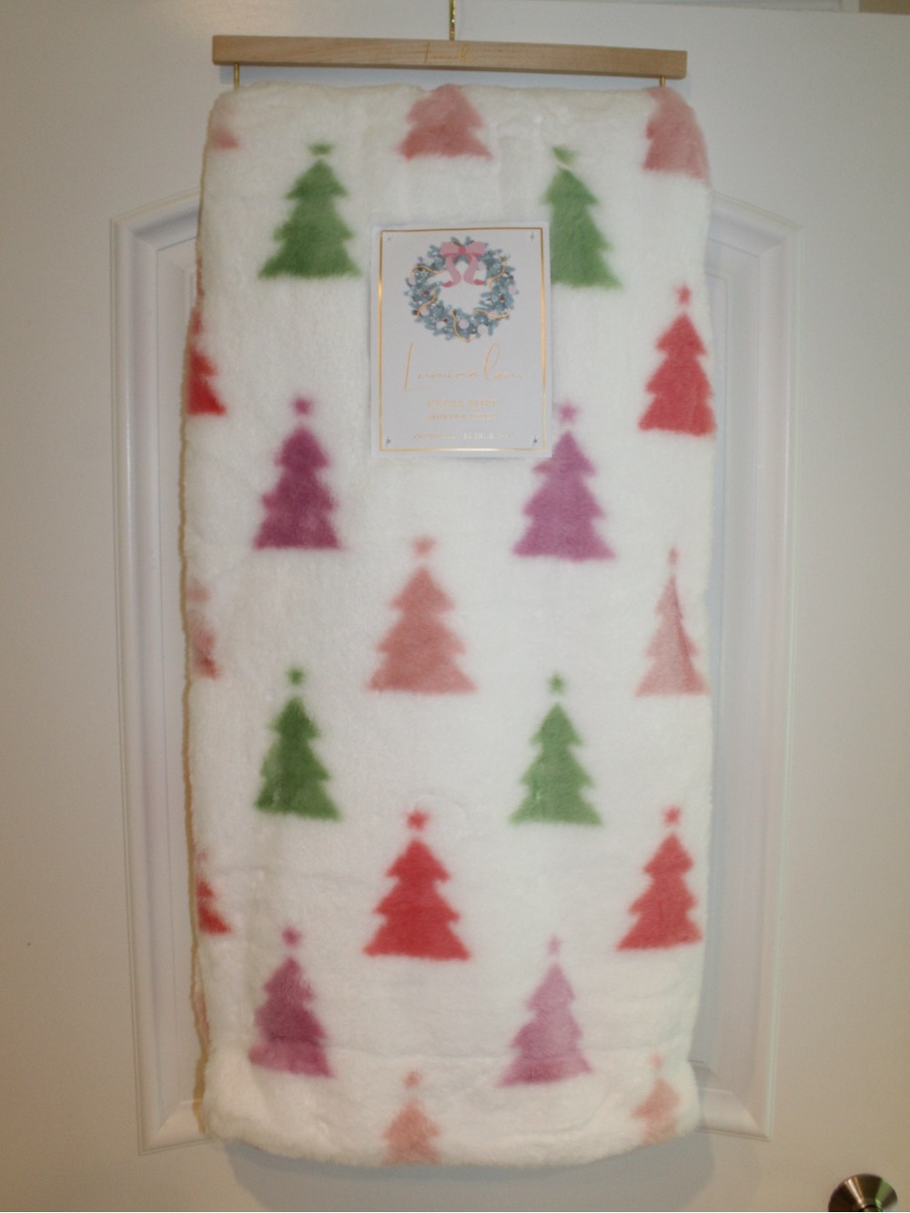 Christmas tree faux fur throw (NWT)